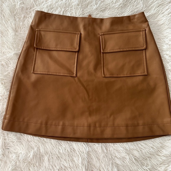 Olivaceous Faux Leather Mini Skirt – Camel Tan Utility Pockets, Size Small - Picture 13 of 16